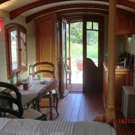 Roulotte La Souleillade Bed & Breakfast Saint-Sernin  Ngoại thất bức ảnh