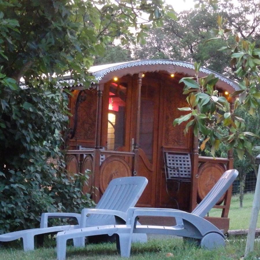 Roulotte La Souleillade Bed & Breakfast Saint-Sernin  Ngoại thất bức ảnh