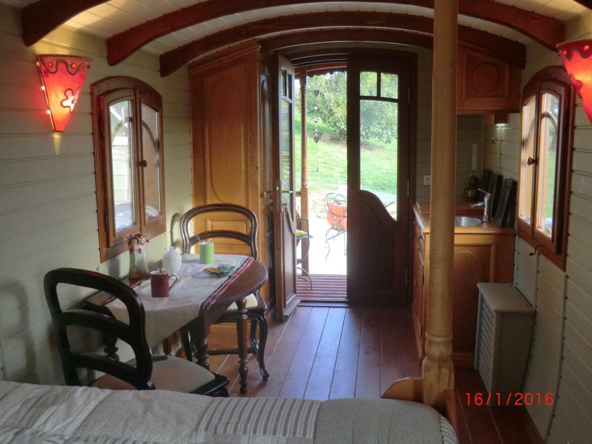 Roulotte La Souleillade Bed & Breakfast Saint-Sernin  Ngoại thất bức ảnh