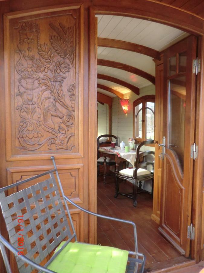 Roulotte La Souleillade Bed & Breakfast Saint-Sernin  Ngoại thất bức ảnh
