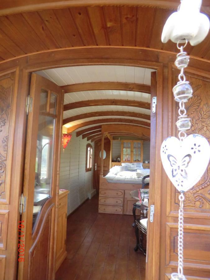 Roulotte La Souleillade Bed & Breakfast Saint-Sernin  Ngoại thất bức ảnh
